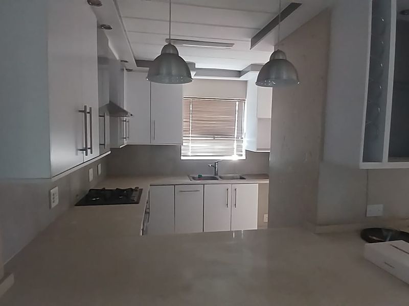 !Perfect Apartment in a Proper Area! - Photo 2