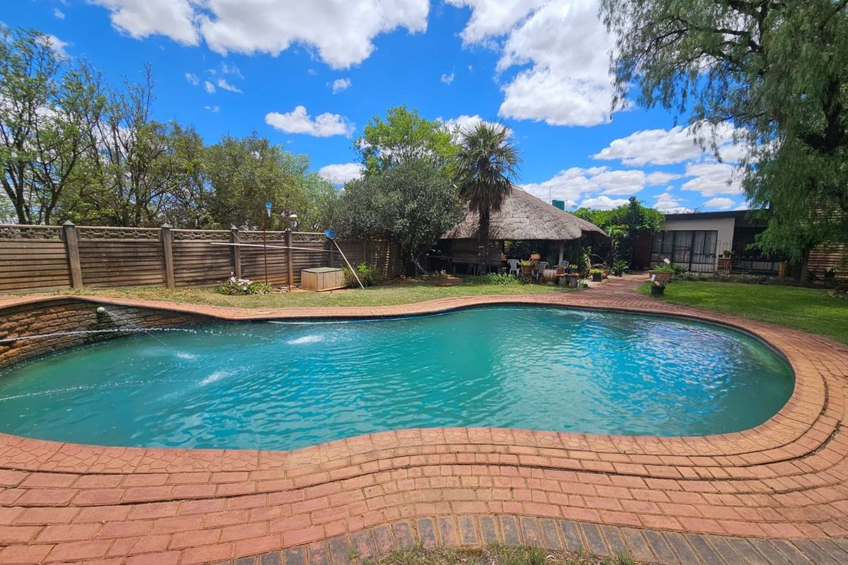 Prime 2.3 HA Plot with Spacious Home and Extra Flats for Sale in Theoville! - Photo 2