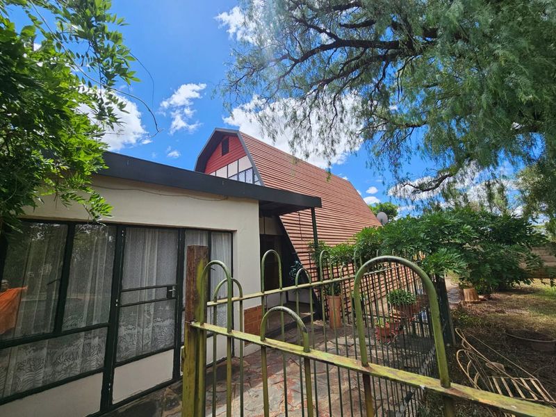 Prime 2.3 HA Plot with Spacious Home and Extra Flats for Sale in Theoville! - Photo 7