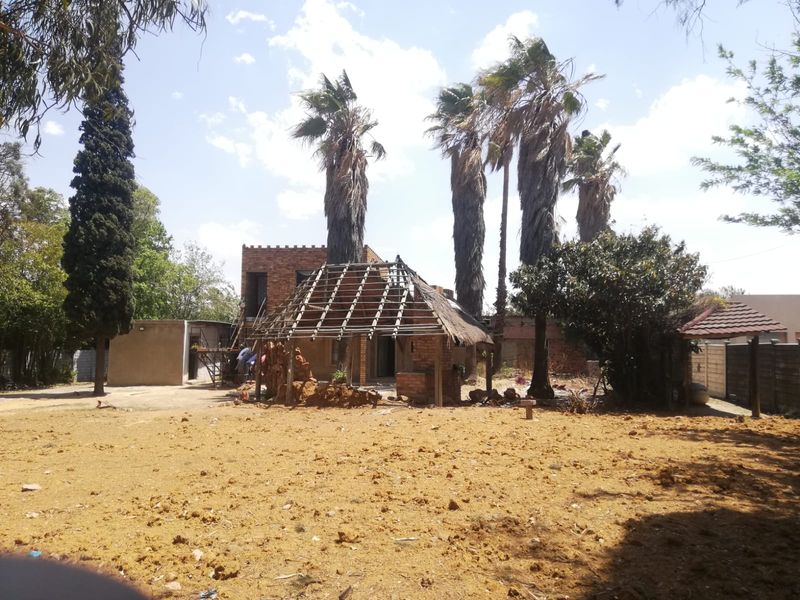 That’s an intriguing opportunity. A 12‐bedroom fixer‐upper in Bedworth Park. - Photo 8