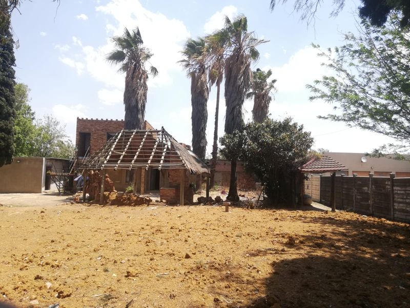 That’s an intriguing opportunity. A 12‐bedroom fixer‐upper in Bedworth Park. - Photo 7