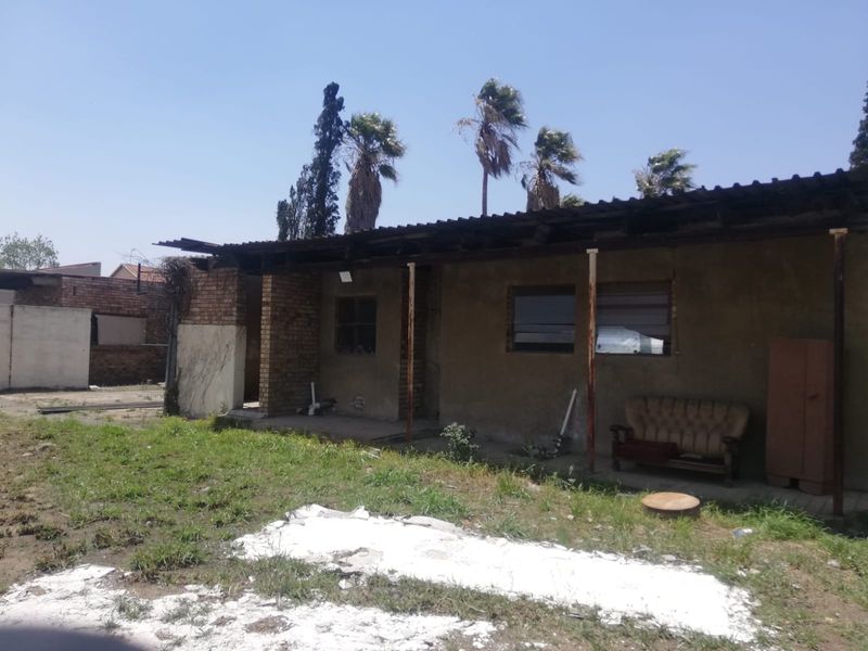 That’s an intriguing opportunity. A 12‐bedroom fixer‐upper in Bedworth Park. - Photo 6