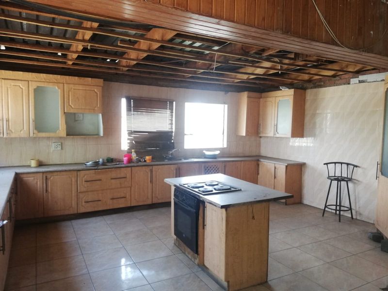 That’s an intriguing opportunity. A 12‐bedroom fixer‐upper in Bedworth Park. - Photo 3