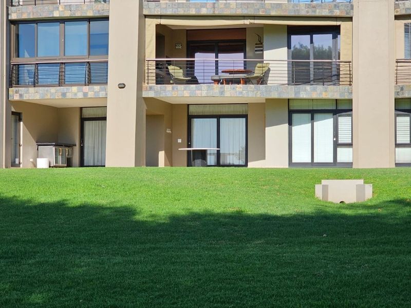 Exclusive apartment in a secured  golf estate with breathtaking views - Photo 3