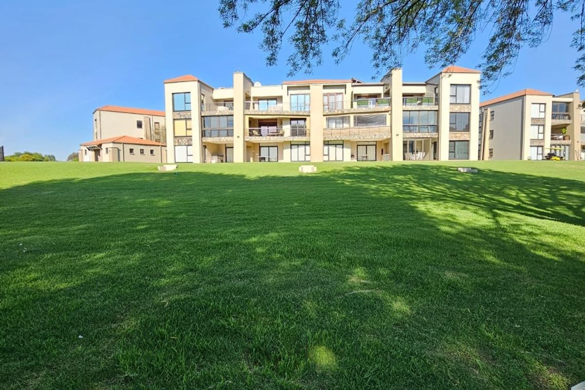 Exclusive apartment in a secured  golf estate with breathtaking views - Photo 5