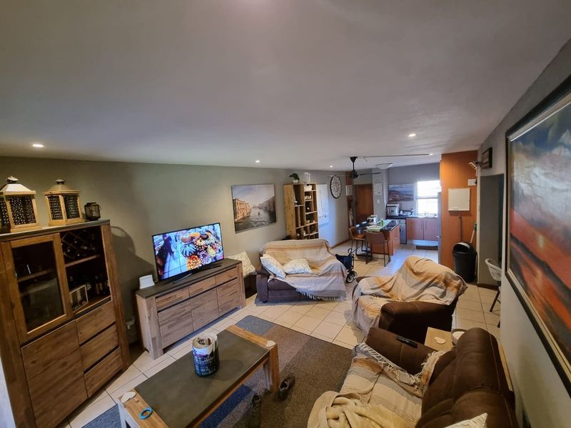 Exclusive apartment in a secured  golf estate with breathtaking views - Photo 9