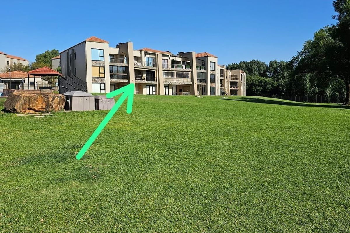 Exclusive apartment in a secured  golf estate with breathtaking views - Photo 4