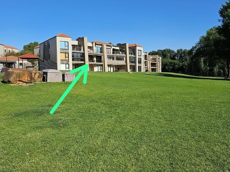 Exclusive apartment in a secured  golf estate with breathtaking views - Photo 4