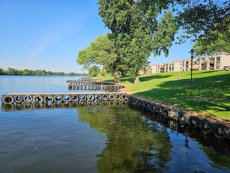 Exclusive apartment in a secured  golf estate with breathtaking views - Photo 7