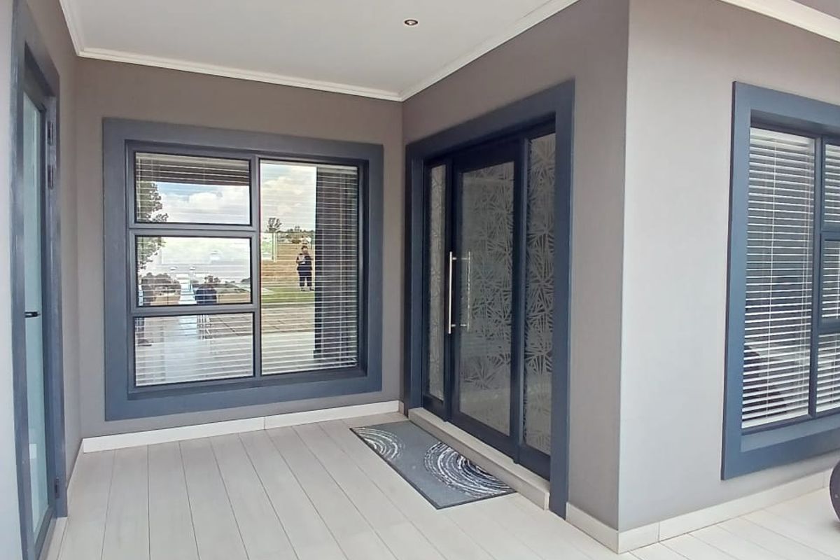 Exquisite 3-Bedroom Home for Sale in Heron Banks Golf Estate, Vaalpark - Photo 4