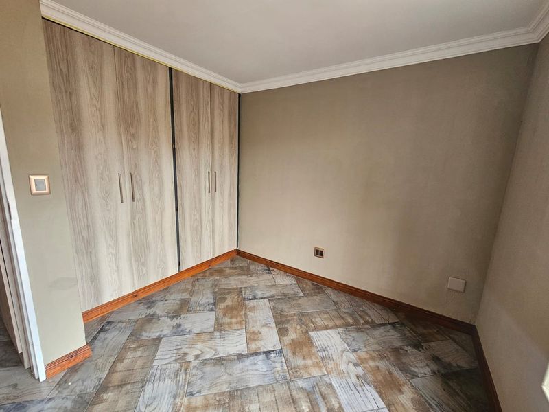 Absolute stunning townhouse for sale in Three Rivers - Photo 8