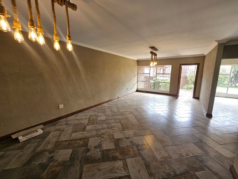 Absolute stunning townhouse for sale in Three Rivers - Photo 7