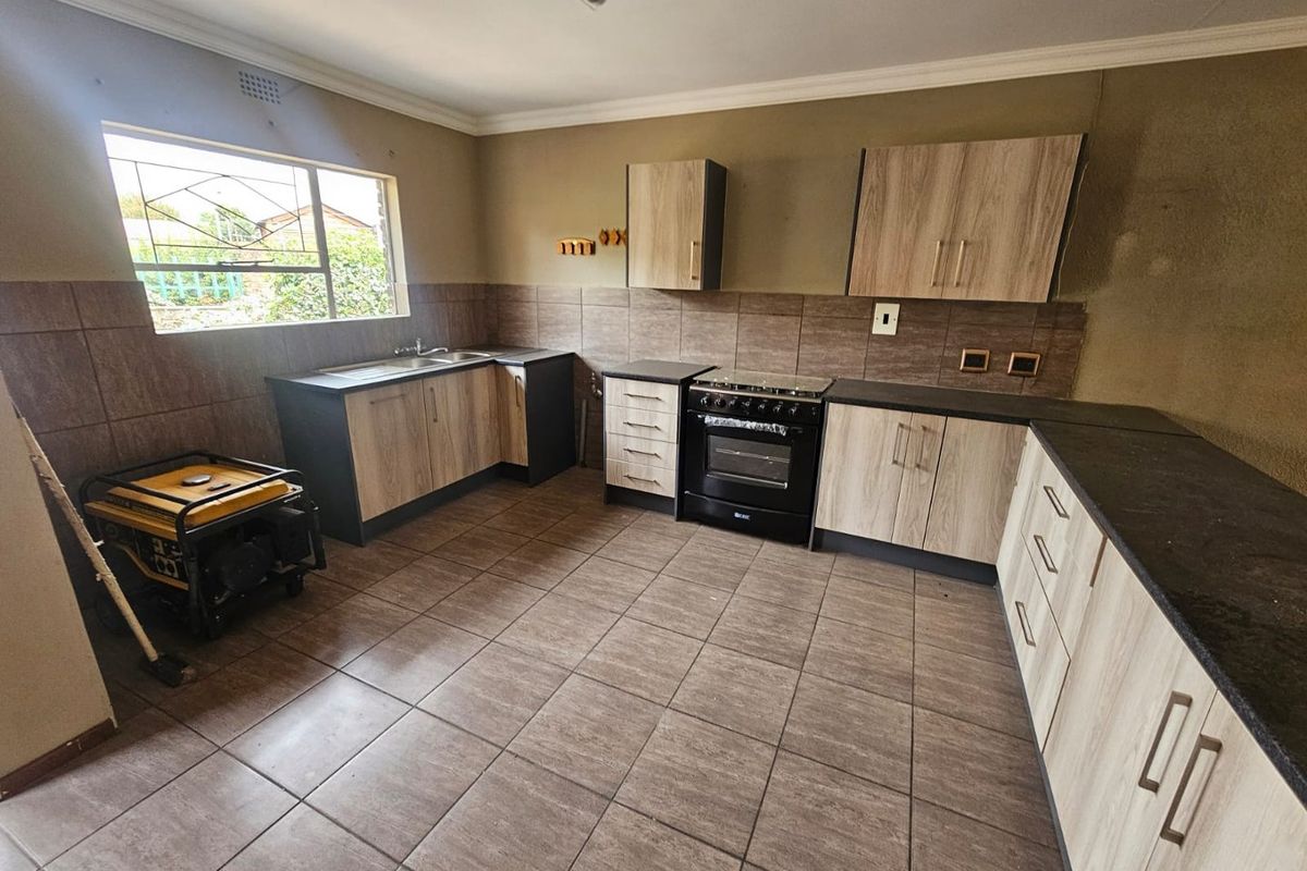 Absolute stunning townhouse for sale in Three Rivers - Photo 5