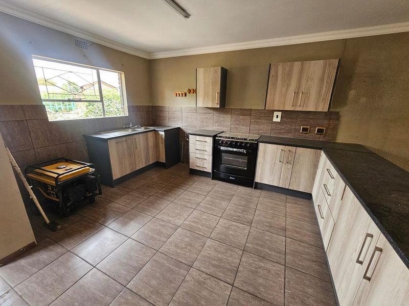 Absolute stunning townhouse for sale in Three Rivers - Photo 5