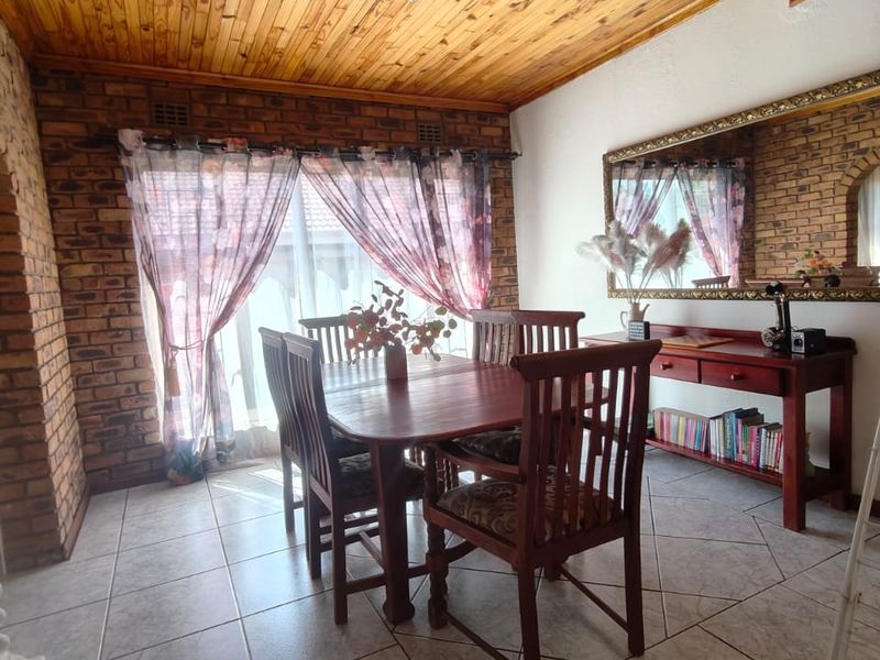 Beautiful family home in the ever popular SE3 Vanderbijlpark - Photo 8