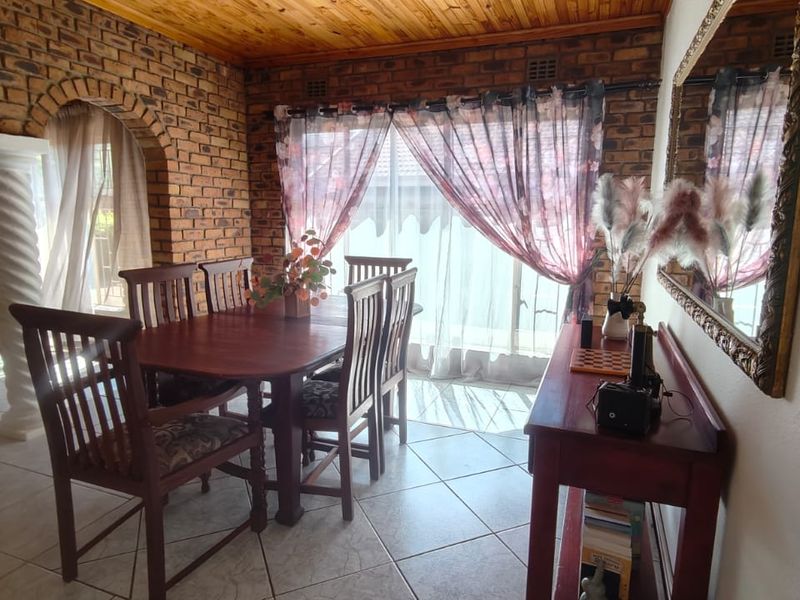 Beautiful family home in the ever popular SE3 Vanderbijlpark - Photo 7