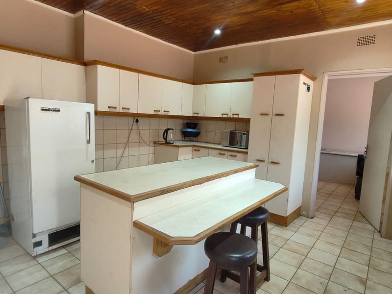 Diamond in the rough!! - Photo 3