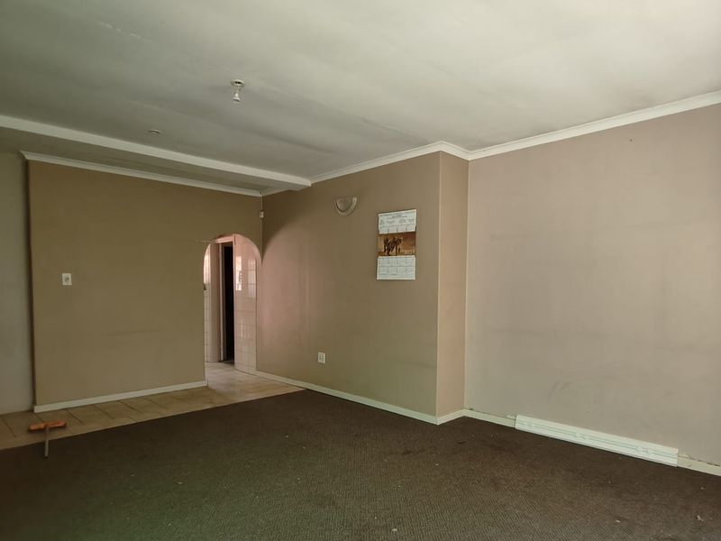 Diamond in the rough!! - Photo 5