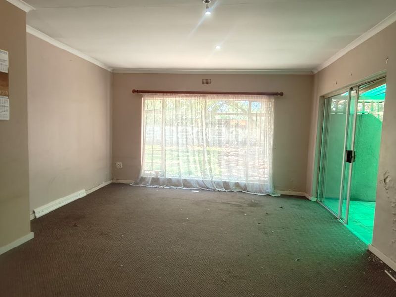 Diamond in the rough!! - Photo 8