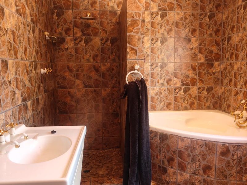 Diamond in the rough!! - Photo 7