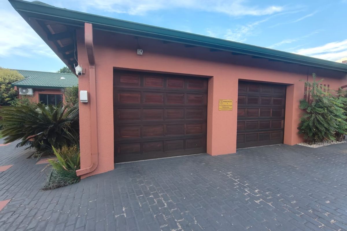 Experience luxurious living in this stunning property & own your dream home! - Photo 5