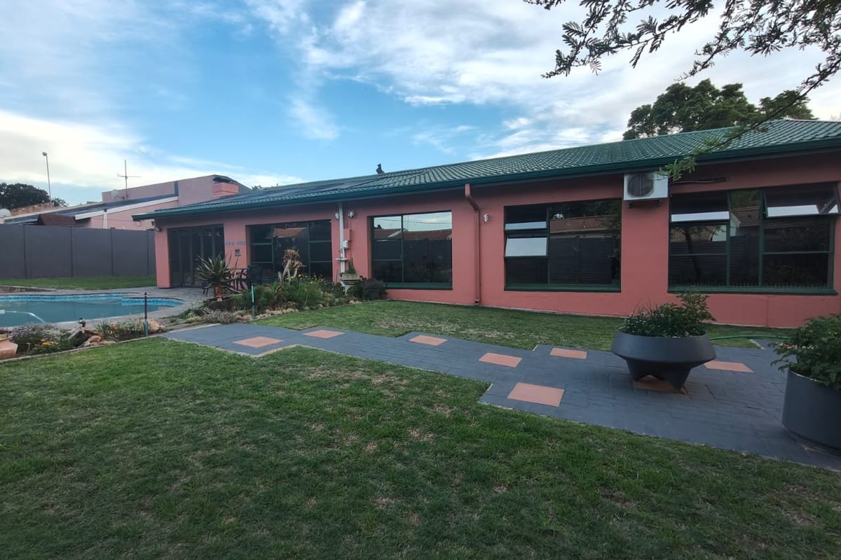 Experience luxurious living in this stunning property & own your dream home! - Photo 4