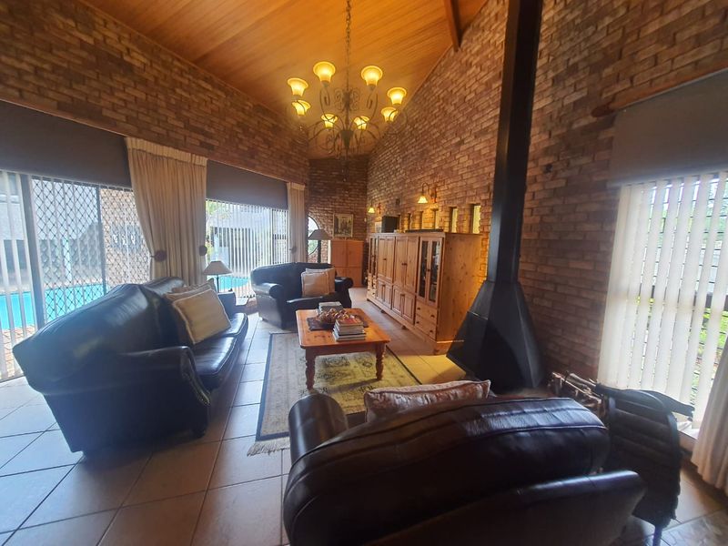 Magnificent Property In A Enclosed Area In The Prime Location - Photo 4