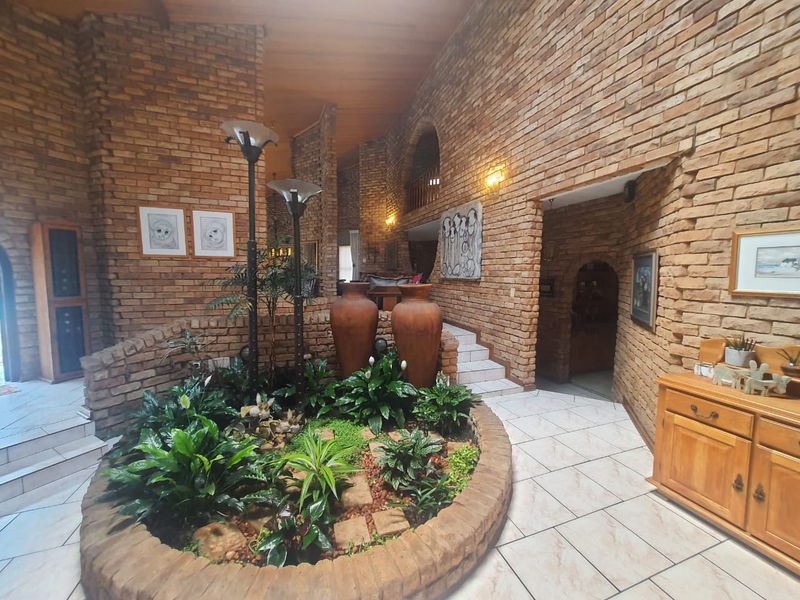 Magnificent Property In A Enclosed Area In The Prime Location - Photo 3