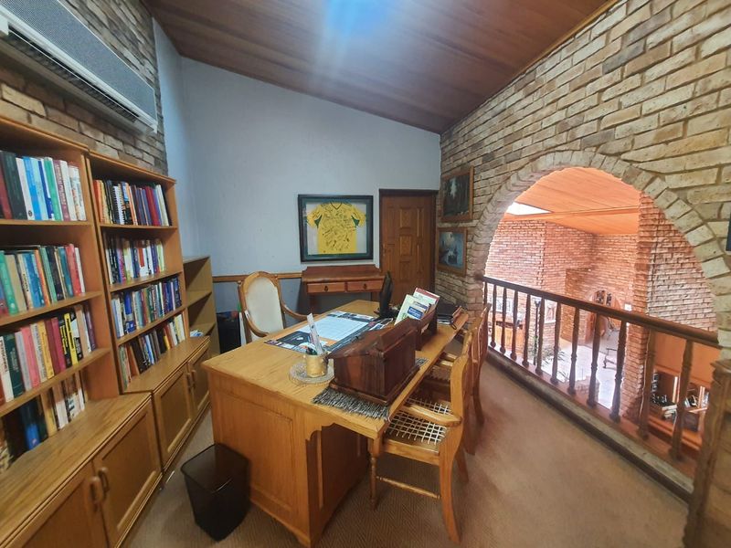 Magnificent Property In A Enclosed Area In The Prime Location - Photo 10