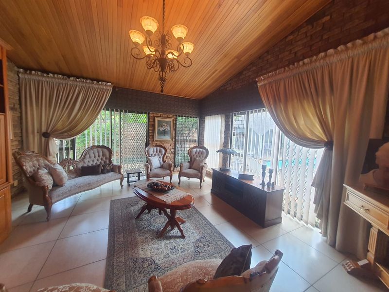 Magnificent Property In A Enclosed Area In The Prime Location - Photo 7