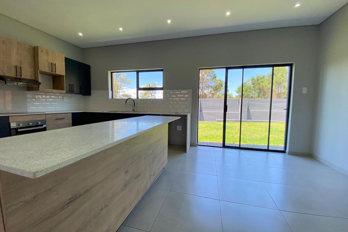 Private modern 3 Bedroom 2 Bathroom Townhouse - Photo 3