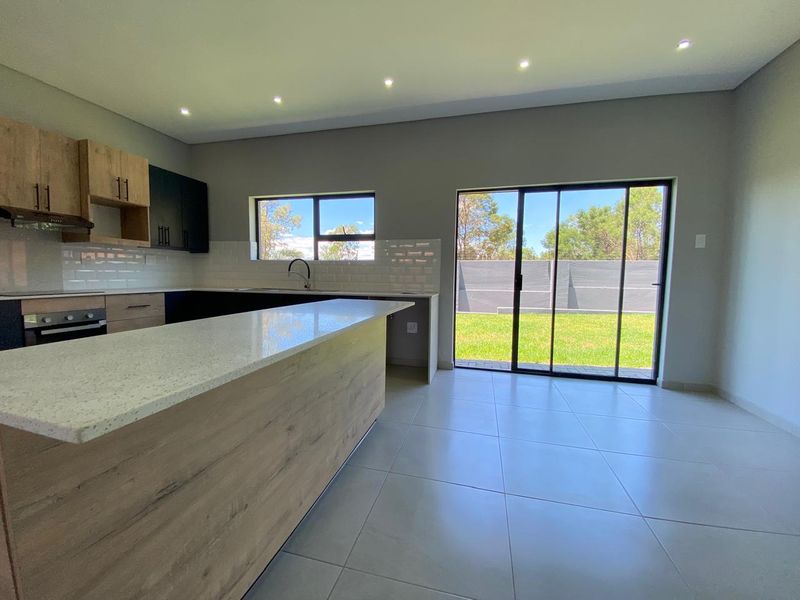 Private modern 3 Bedroom 2 Bathroom Townhouse - Photo 3