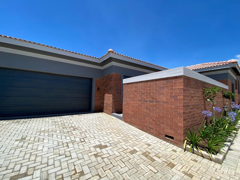 Private modern 3 Bedroom 2 Bathroom Townhouse - Photo 2