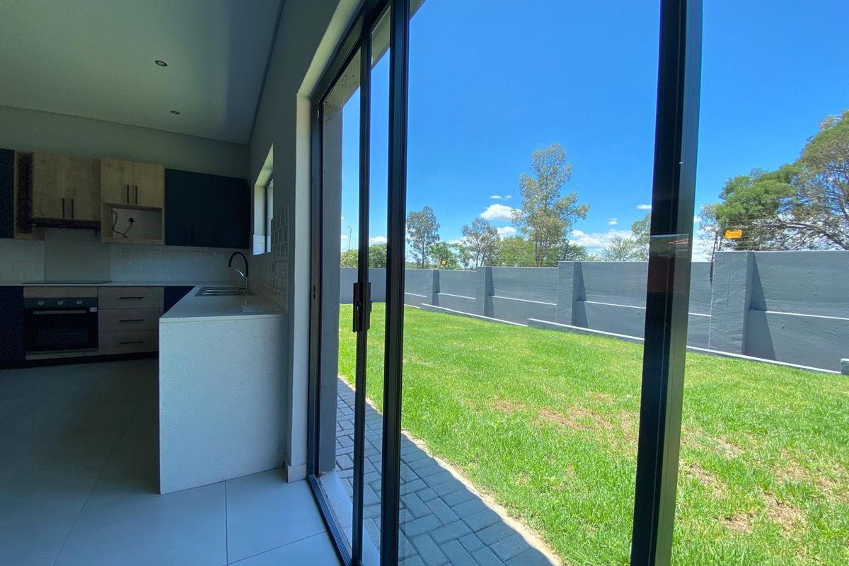 Private modern 3 Bedroom 2 Bathroom Townhouse - Photo 5