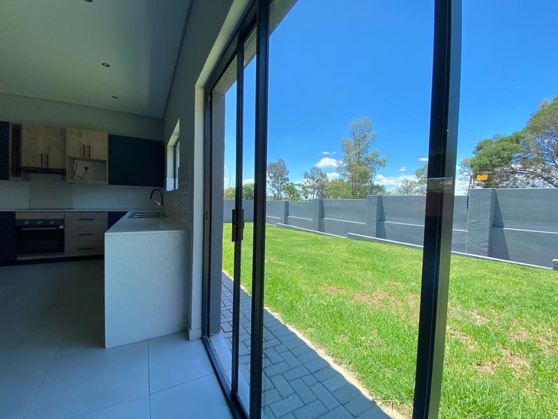 Private modern 3 Bedroom 2 Bathroom Townhouse - Photo 5