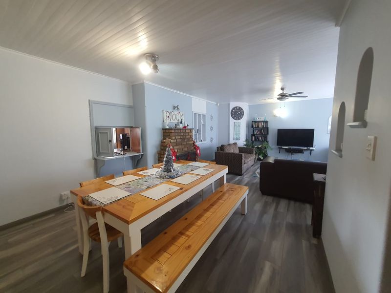 This 2.4 HA Plot Has A Sunny Patio With an Enclosed Braai When You Enter The House, - Photo 3