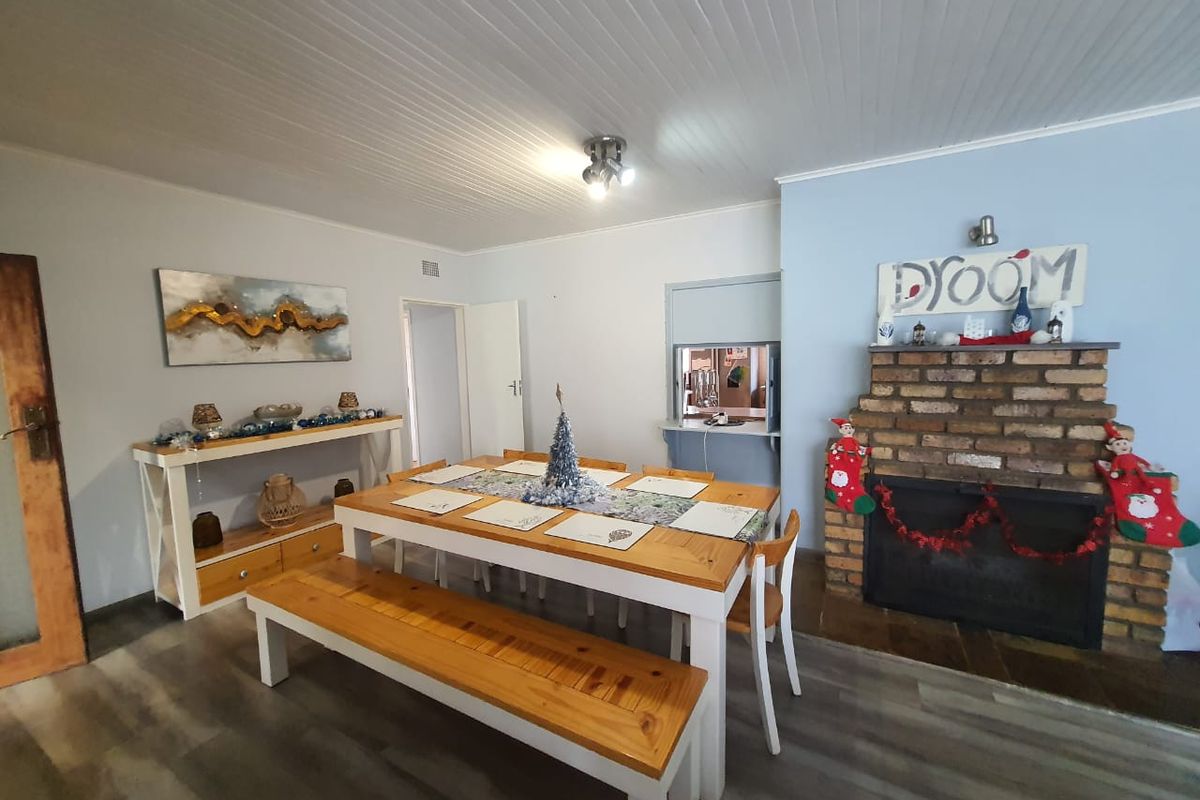 This 2.4 HA Plot Has A Sunny Patio With an Enclosed Braai When You Enter The House, - Photo 4