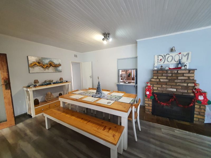 This 2.4 HA Plot Has A Sunny Patio With an Enclosed Braai When You Enter The House, - Photo 4