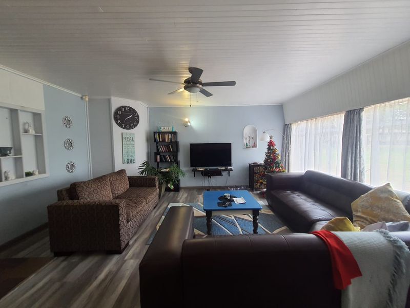 This 2.4 HA Plot Has A Sunny Patio With an Enclosed Braai When You Enter The House, - Photo 8