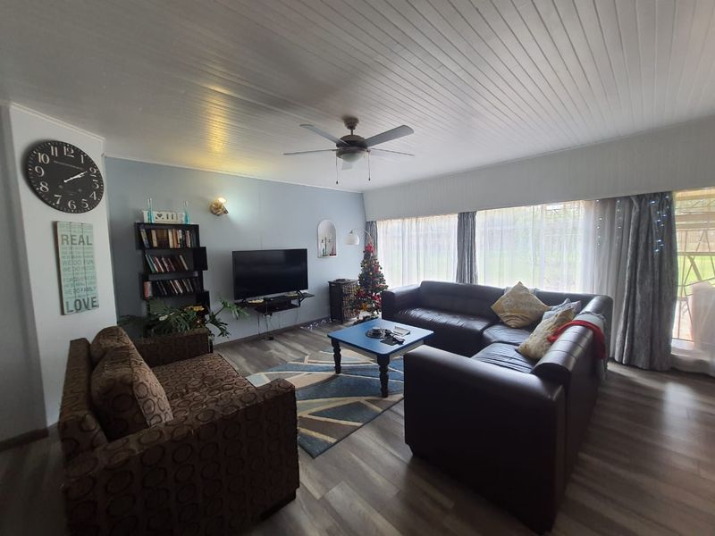 This 2.4 HA Plot Has A Sunny Patio With an Enclosed Braai When You Enter The House, - Photo 7