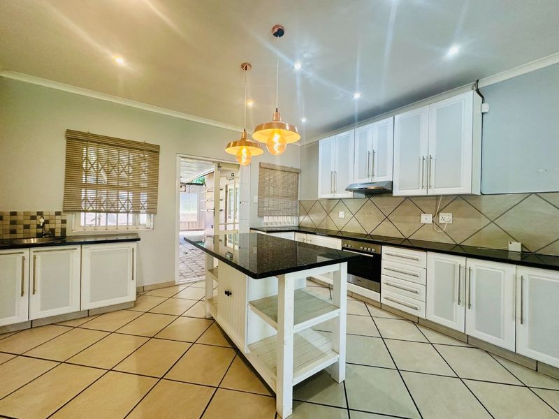 4-Bedroom House for Sale in Meer En See, Richards Bay - Photo 2