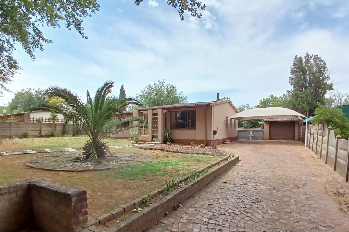 Move-in ready family house for sale in Sasolburg close to schools and CBD - Photo 2