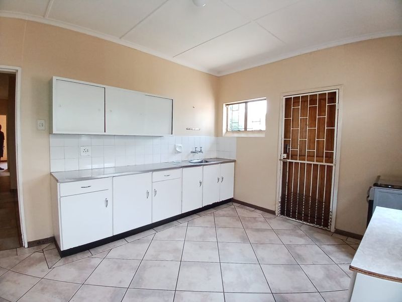 Move-in ready family house for sale in Sasolburg close to schools and CBD - Photo 7