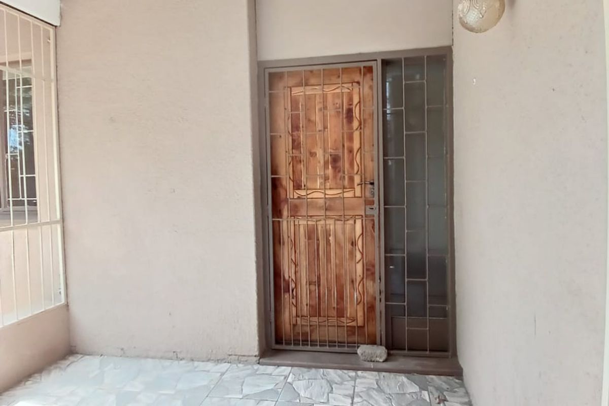 Move-in ready family house for sale in Sasolburg close to schools and CBD - Photo 3