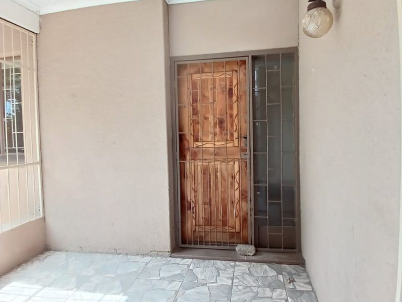 Move-in ready family house for sale in Sasolburg close to schools and CBD - Photo 3