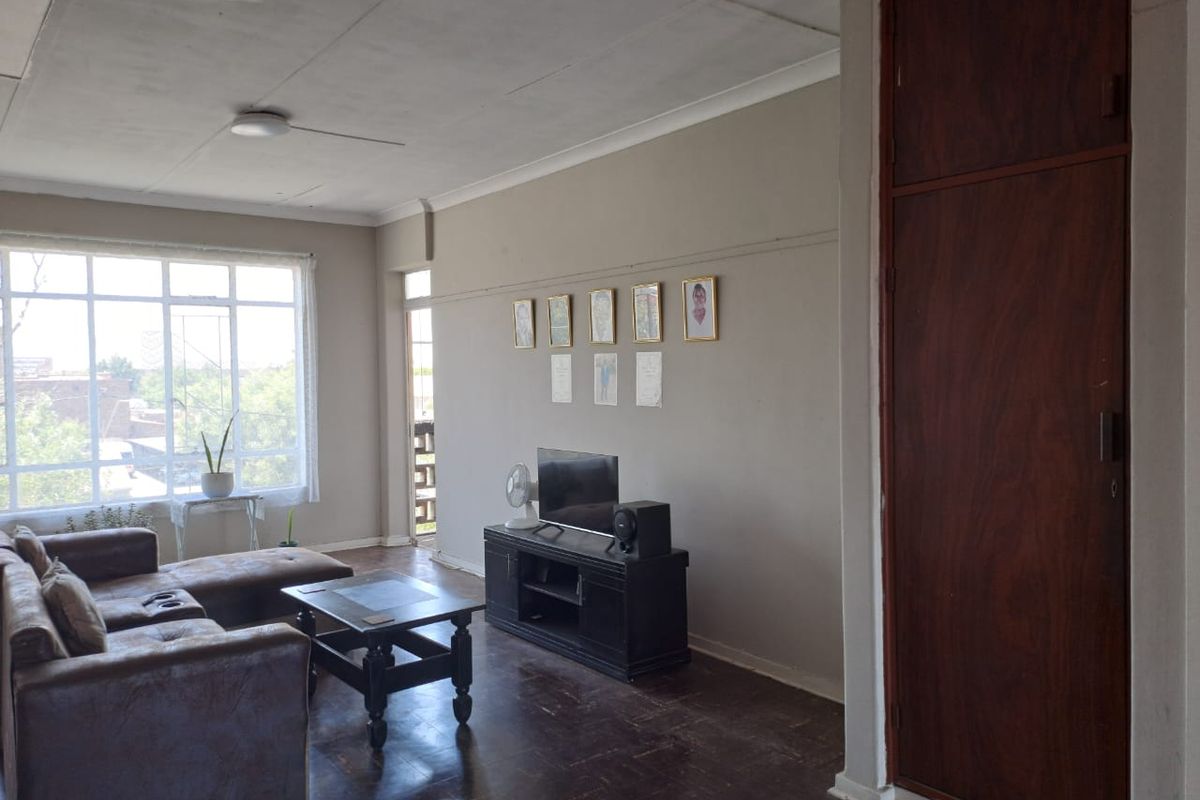 Flat For Sale In Vereeniging - Photo 4