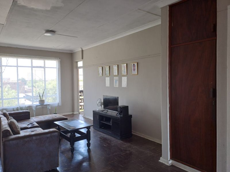 Flat For Sale In Vereeniging - Photo 4