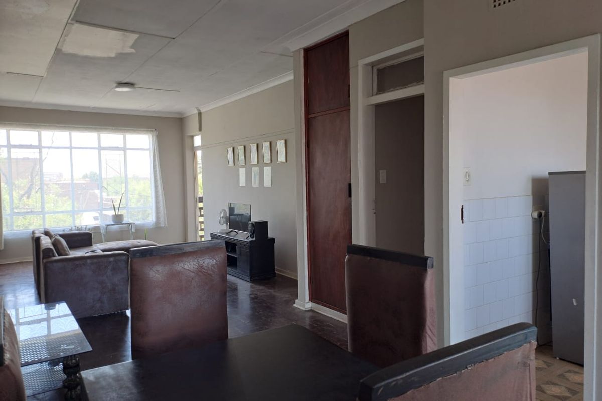 Flat For Sale In Vereeniging - Photo 2