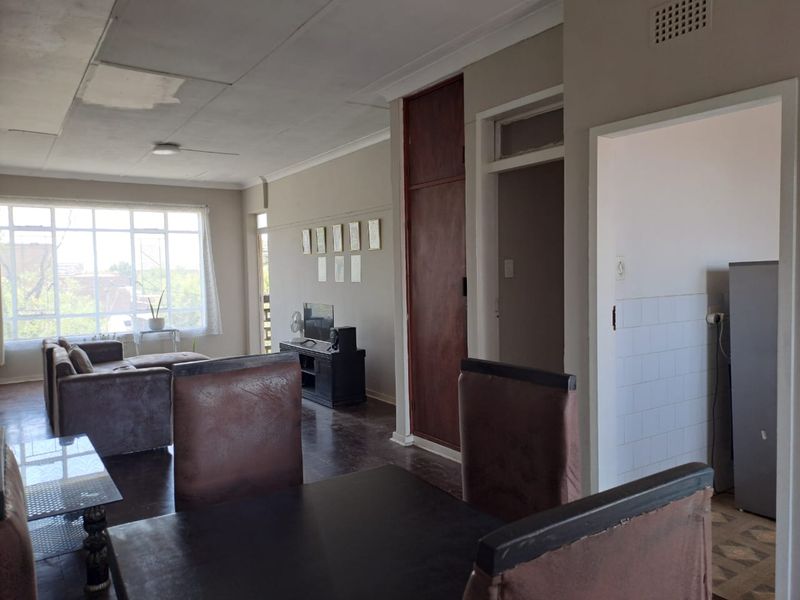 Flat For Sale In Vereeniging - Photo 2
