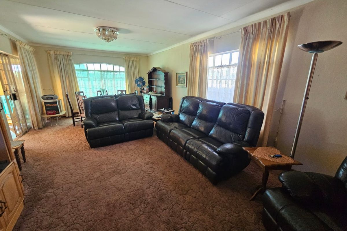 Beautiful Townhouse for Sale in Popular Sasolburg Complex! - Photo 5